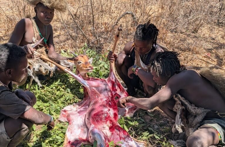 Hadzabe Cooking a Delicious Lunch for Kids in the Wild 🌿🔥 | A Day in the African Wilderness